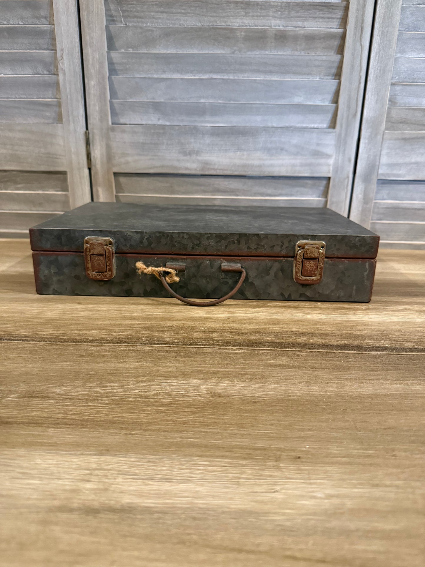 Vintage-Style Metal Suitcases – Industrial Decorative Storage Trunks