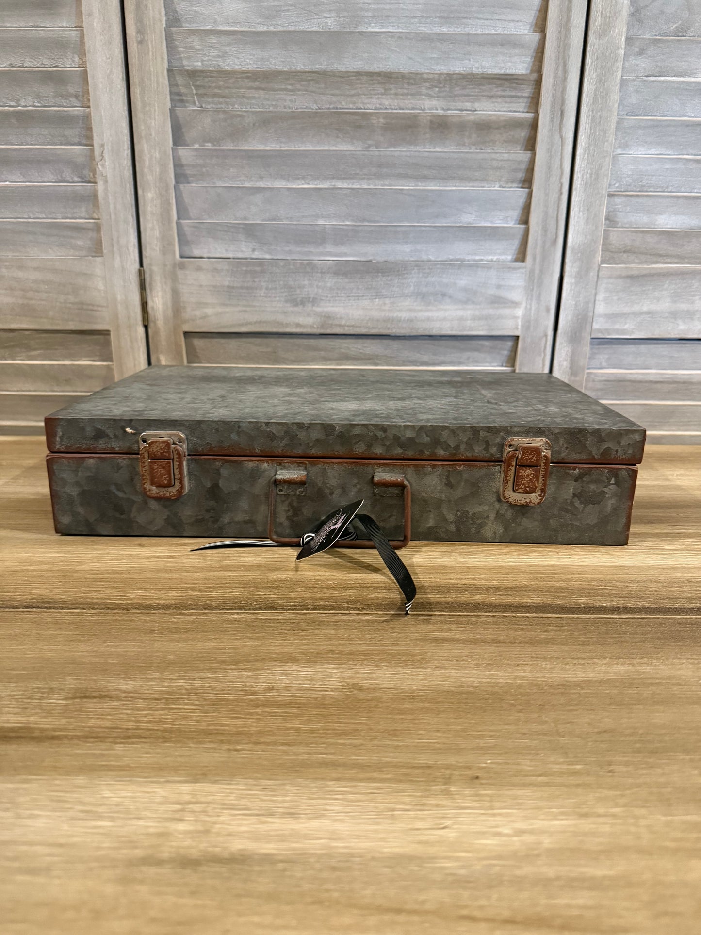 Vintage-Style Metal Suitcases – Industrial Decorative Storage Trunks