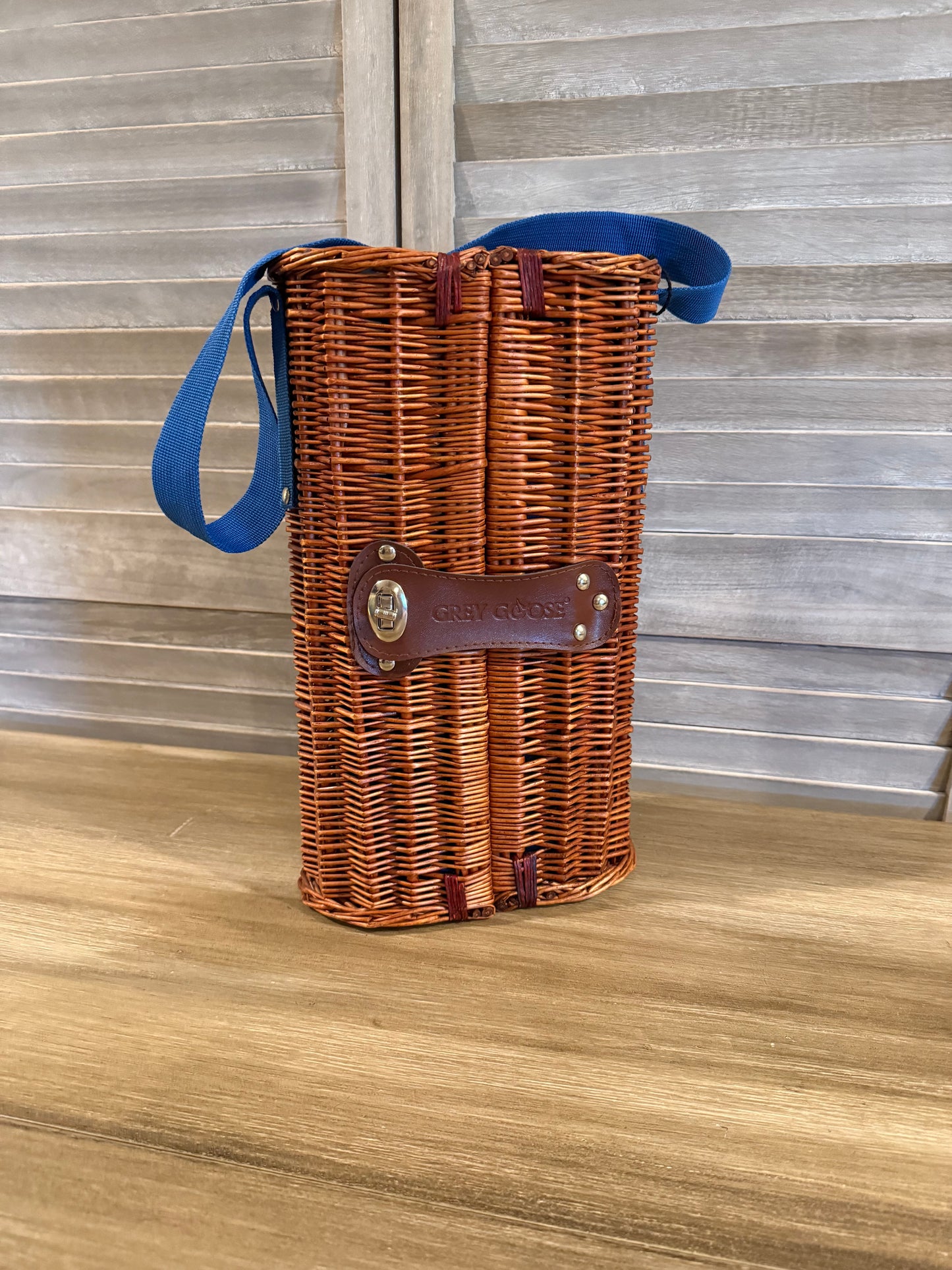 Vintage Wicker Wine Carrier with Leather Strap and Blue Canvas Handle – Elegant Picnic