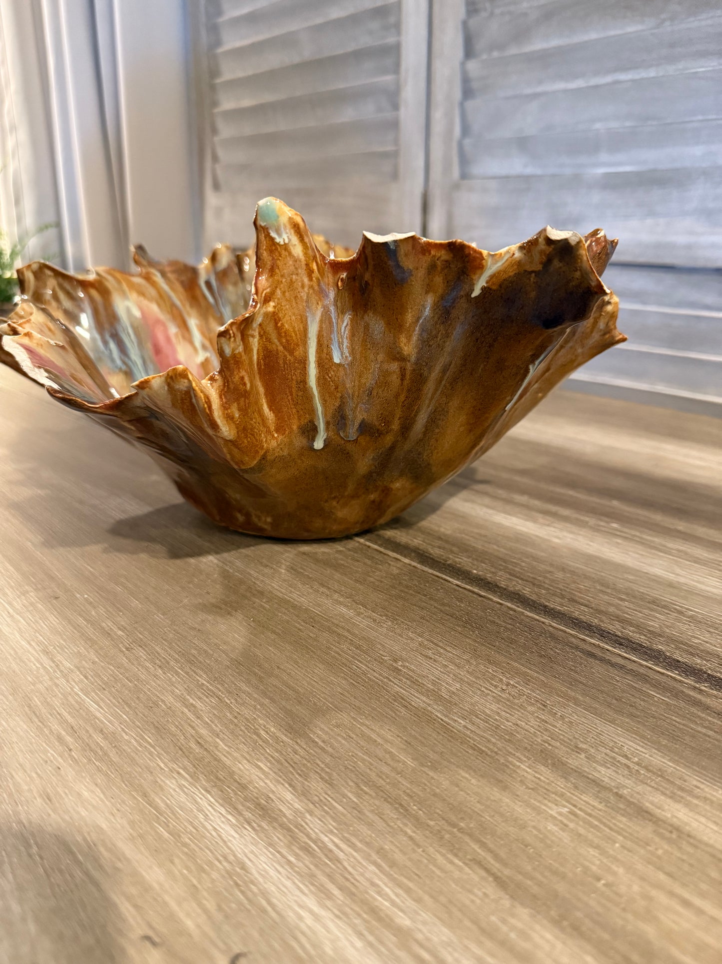 Handcrafted Ruffled Ceramic Leaf Bowl – Glazed Artisan Dish in Earthy Tones