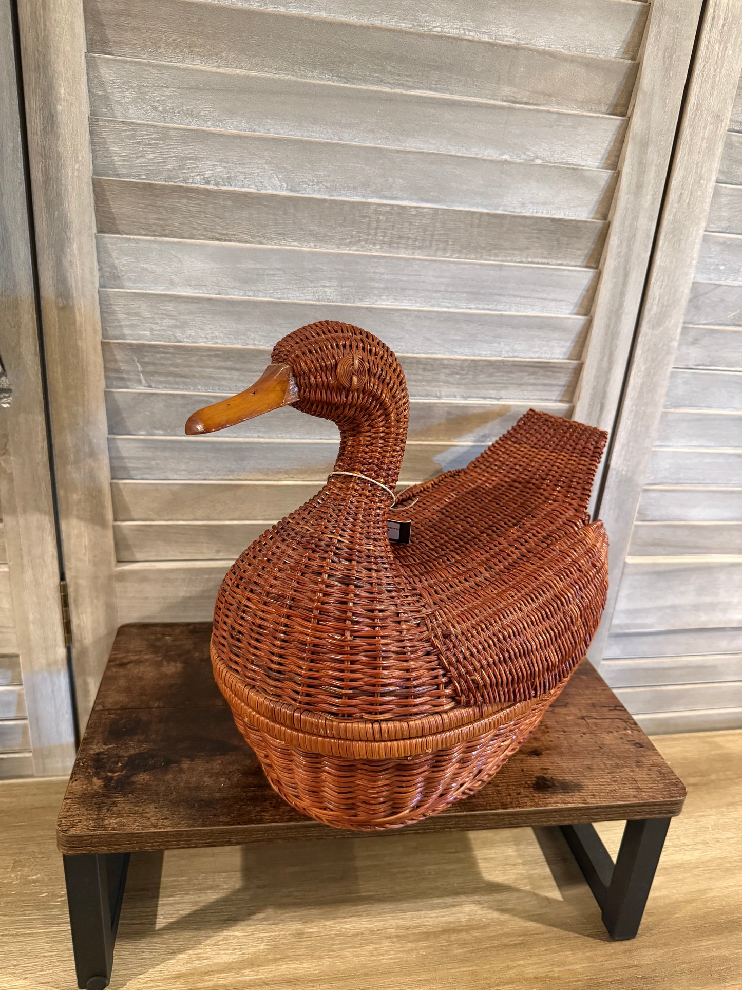 Vintage Wicker Duck Basket with Lid – Handwoven Animal Storage Décor