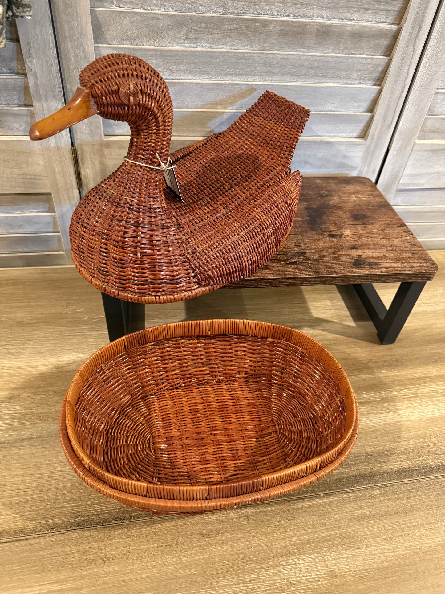 Vintage Wicker Duck Basket with Lid – Handwoven Animal Storage Décor