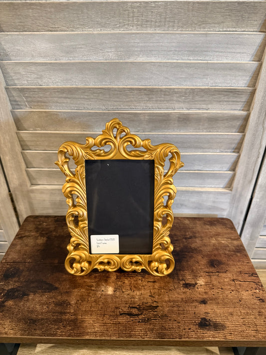 Ornate Gold Picture Frame – Vintage Baroque-Style Photo Display